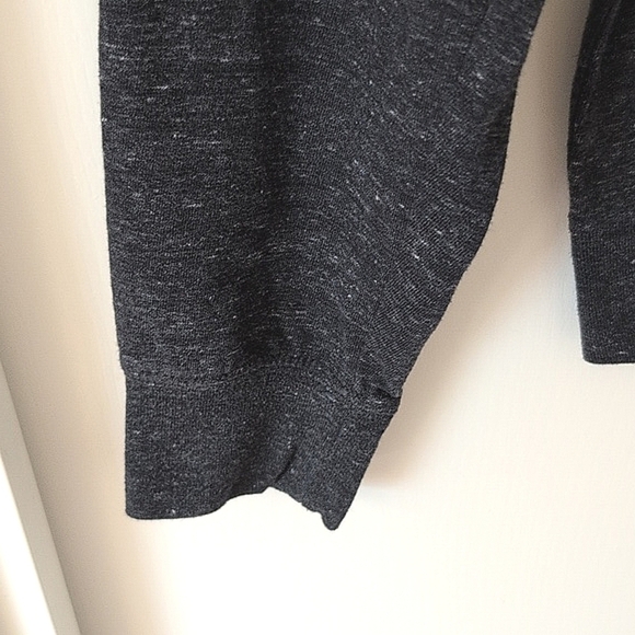 Nike Womens Medium Hooded Long Sleeve Shirt Gray Activewear Athleisure Sporty - Picture 4 of 8